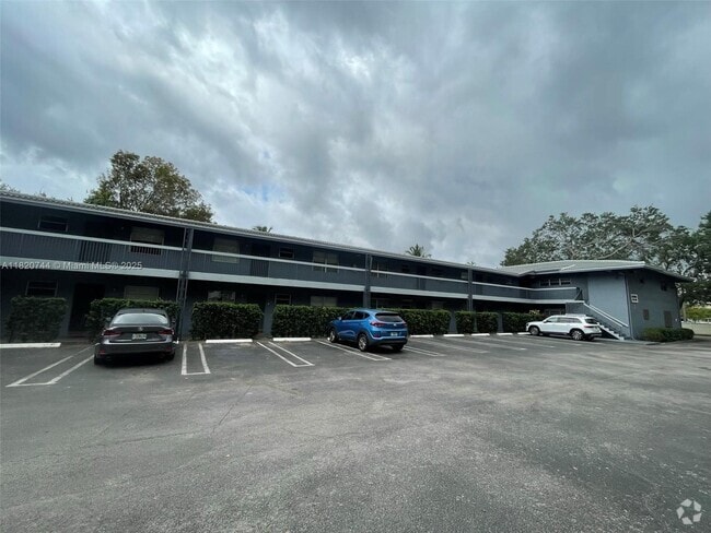 Building Photo - 8990 W Sample Rd Unit 206 Rental