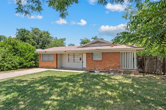 Photo - Spacious 4 Bedroom Home with Expansive Living Areas in a Convenient Location