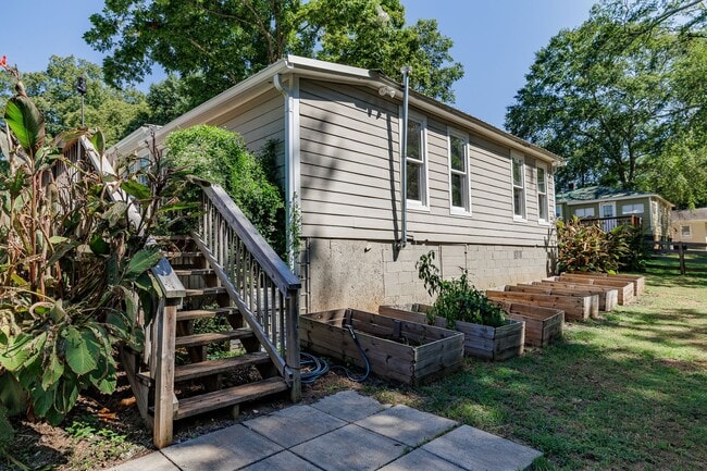 Photo - Beautiful Ranch Home in Prime Jefferson Location – Pet Friendly!