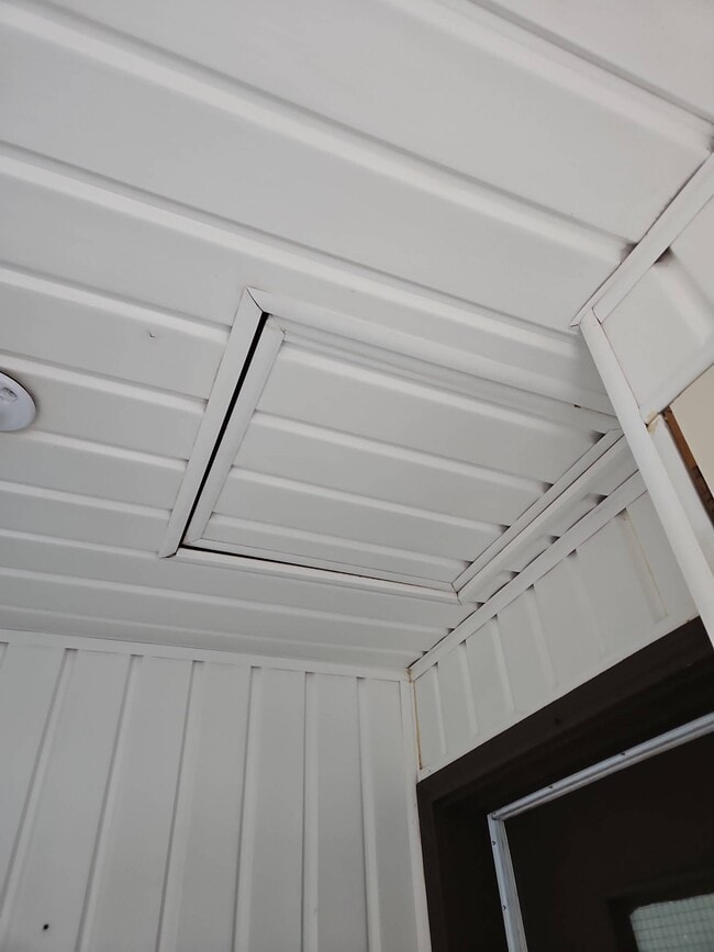 Building Photo - 671 Rue Principale Unit 3