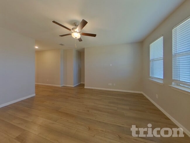 Photo - 231 Jenkinson Dr