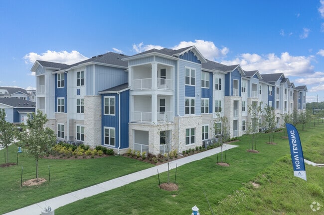 Building Photo - Reserve at Ventana Lakes