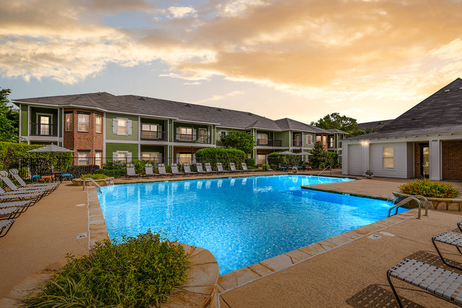 Reflections of Island Park - Reflections of Island Park Apartments