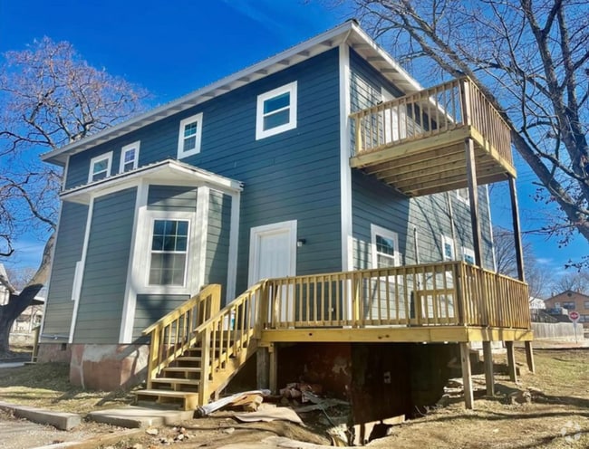 Building Photo - 323 N Ash St Unit 1 Rental