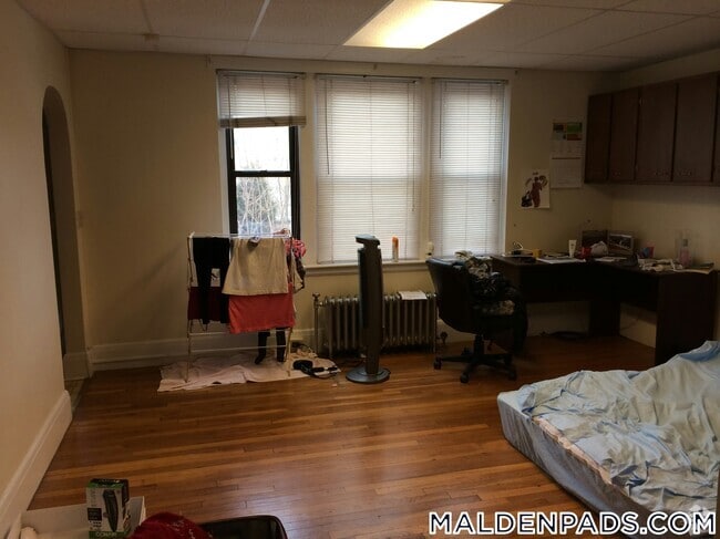Building Photo - 349 Pleasant St Rental