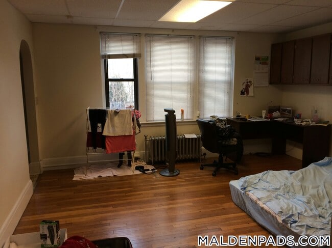 Building Photo - 349 Pleasant St Rental