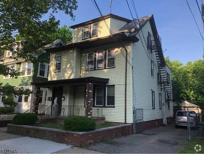 Building Photo - 66 Poe Ave Unit 2 Rental