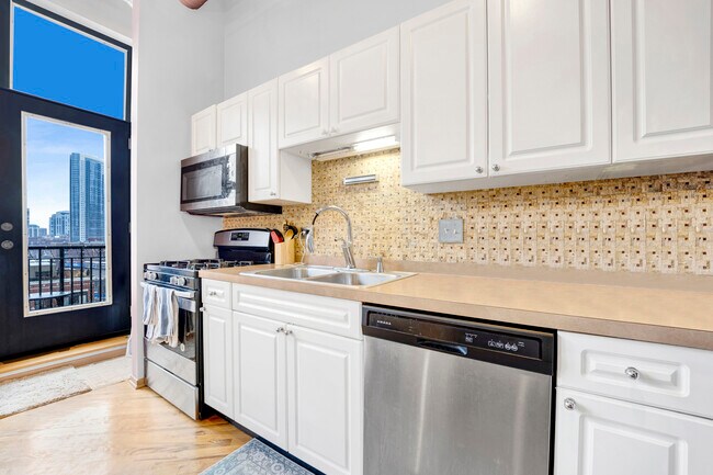Photo - 226 N Clinton St Unit 723