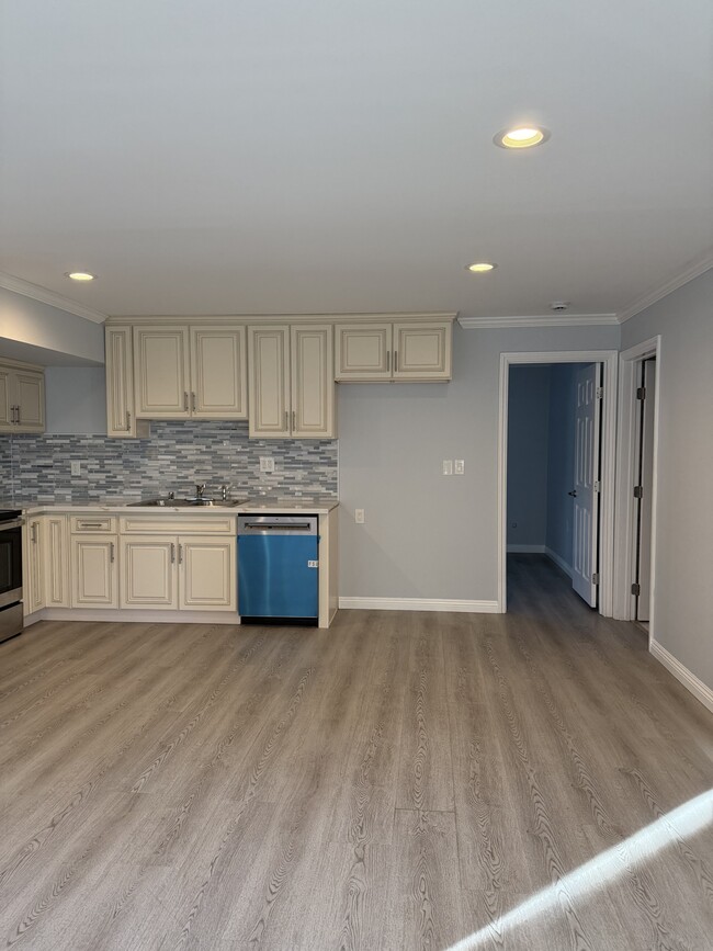 Photo - 21215-21212 De La Guerra St