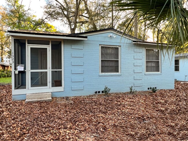 2BR/1BA Renovated Cottage Within WALKING D... - 2BR/1BA Renovated Cottage Within WALKING D... House