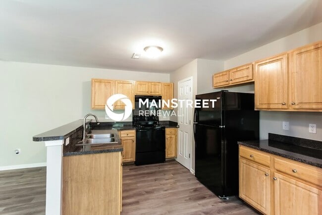 Photo - 3 Bedroom Pet-Friendly Home in Charlotte, NC with Main Street Renewal