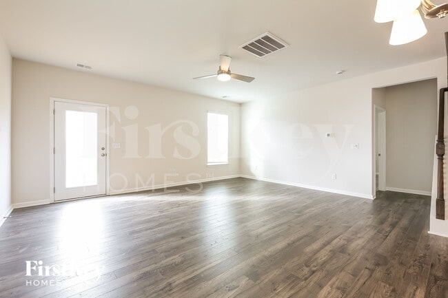 Photo - 415 Stonefence Dr