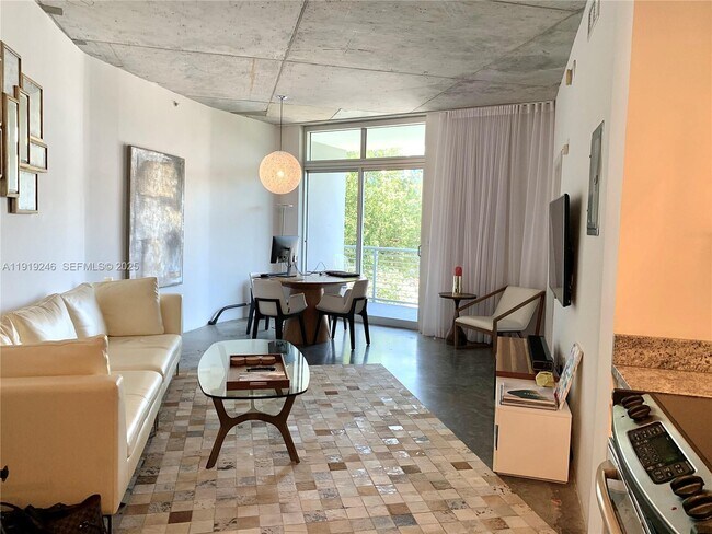 Photo - 2001 Meridian Ave Unidad 330