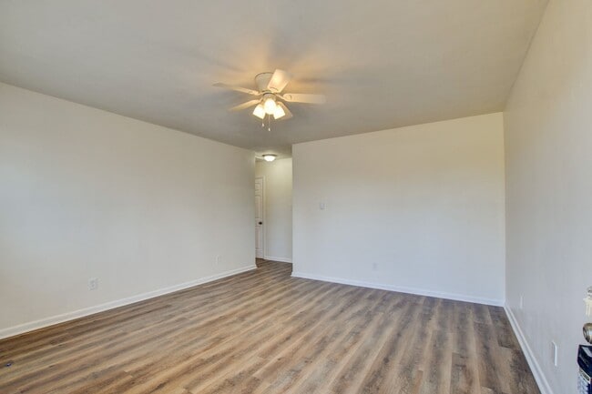 Photo - 936-938 Schumann Dr Unit 936 Schumann Dr.