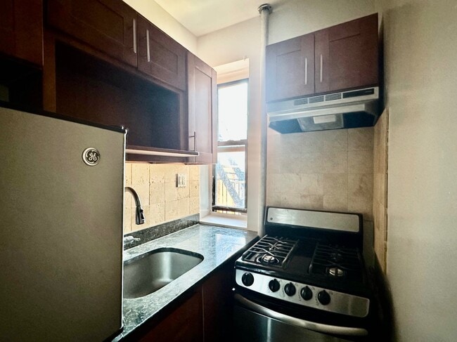 Photo - 634 St Nicholas Ave Unit 4H