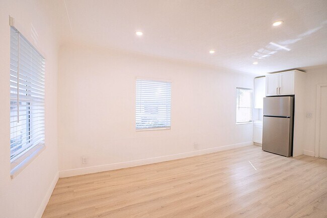 Photo - Charming 2 units building in Prime St. Pete Location Unit Cozy apt A