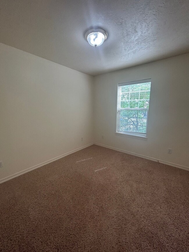 Photo - 465 Taft Ave Unit C