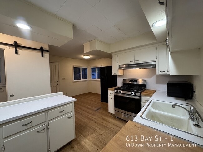Photo - 613 Bay St Unit 1