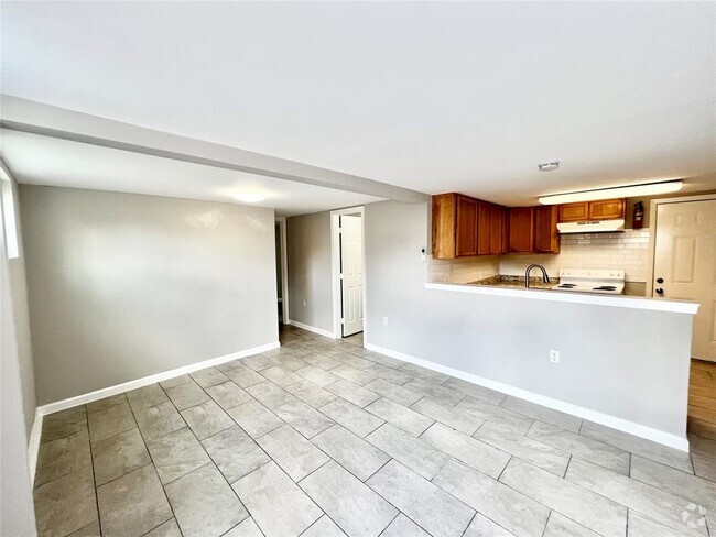 Building Photo - 204 S 74th 1/2 St Unit 1 Rental
