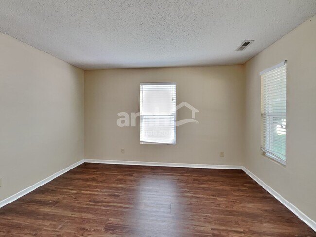 Photo - 2317 Bridlewood Dr