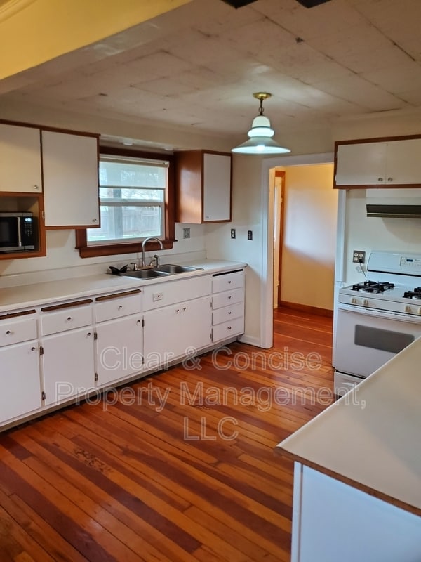 Photo - 205 E 31st Ave