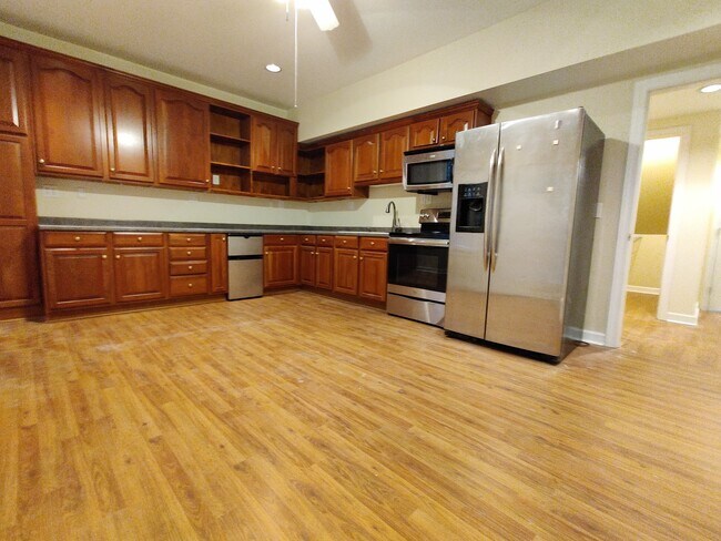 Photo - 701 Yorkshire Rd NE Unit Terrace level suite