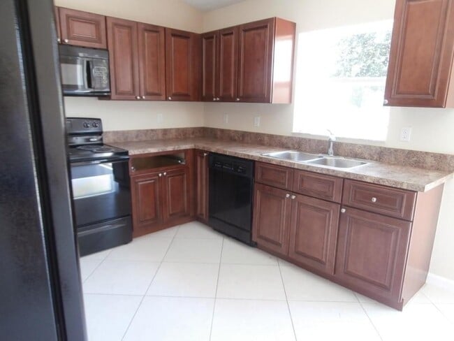 Photo - 3/2/2 for Rent (Part of the garage has been converted)