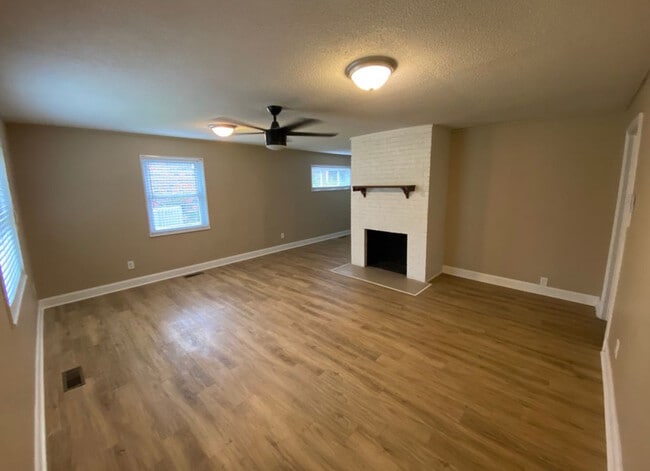 Photo - 1220 Cresthill Rd