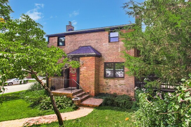 Building Photo - Classic Brick Colonial in the Heart of Berkshire