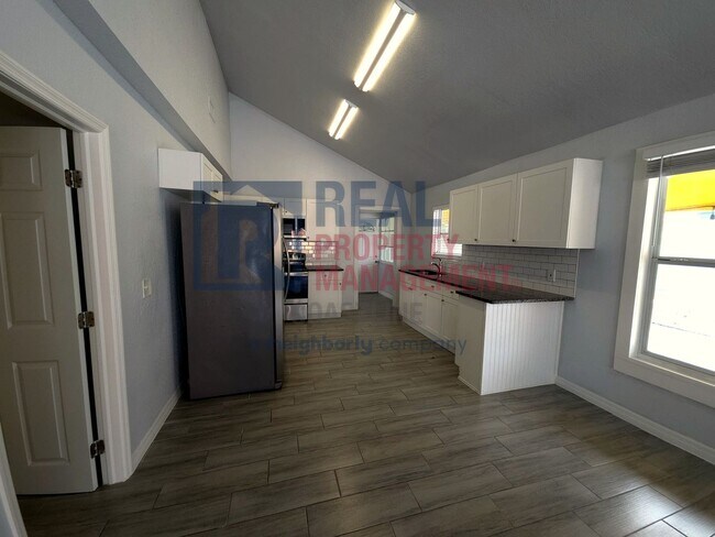 Photo - 1415 10th St W