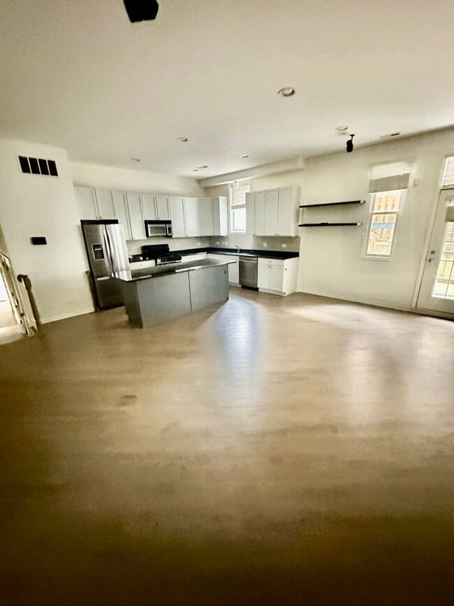 Building Photo - Huge 2 Bed 2 Bath New Construction Garden Condo in Rogers Park
