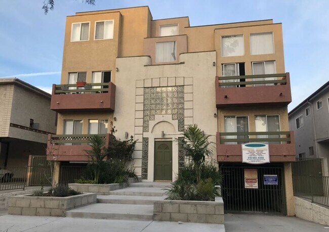 Building Photo - 3722 S Canfield Rental