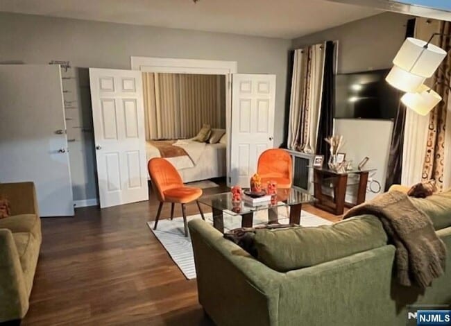 Building Photo - 42 Harding Terrace Unit 1