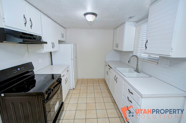 Photo - 39 W 600 N St