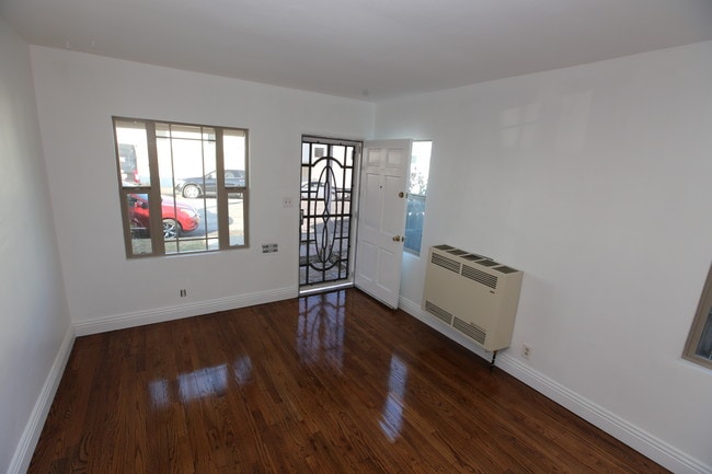 Photo - 734 W Beach Ave
