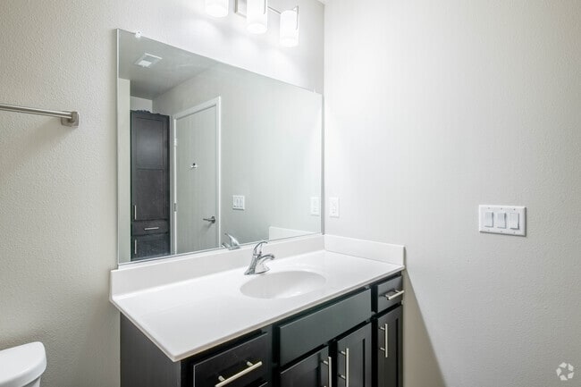 2BR, 1BA - 993SF