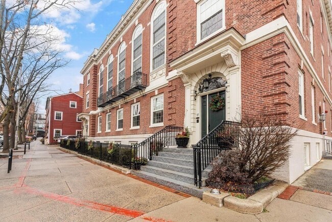 Photo - 17 Central St Unit 9