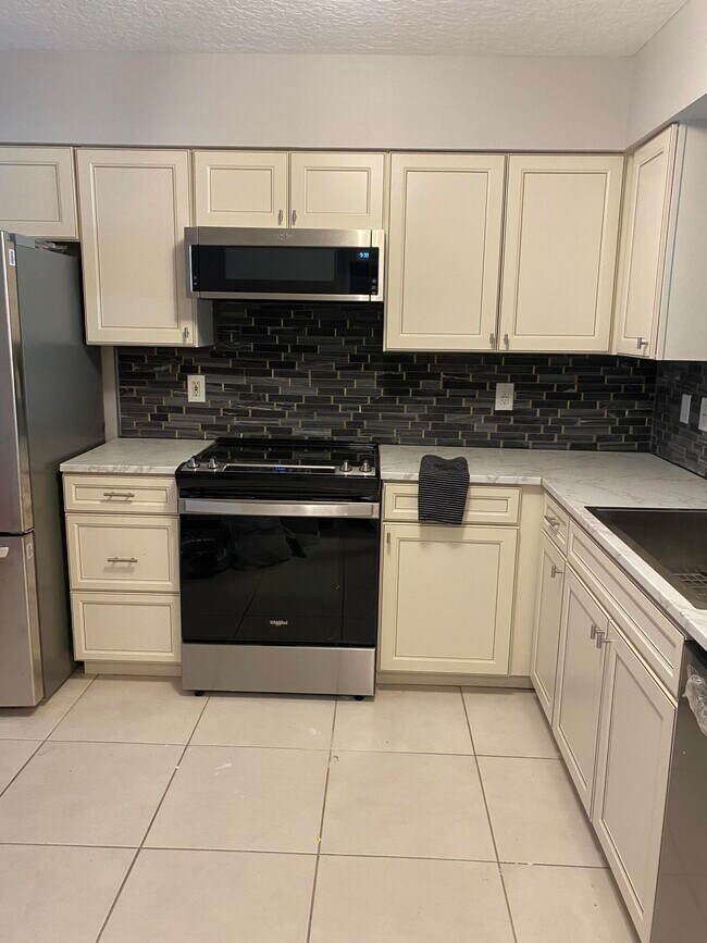 Photo - 5951 Regal Glen Dr Unit 105