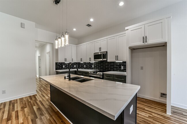 Photo - 5714 Beldart St