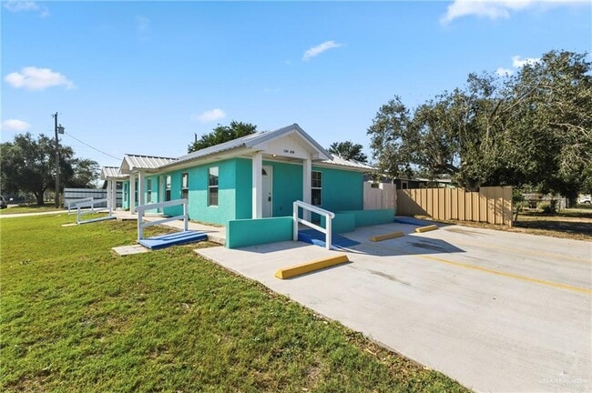 Building Photo - 14 Ash St Unit C