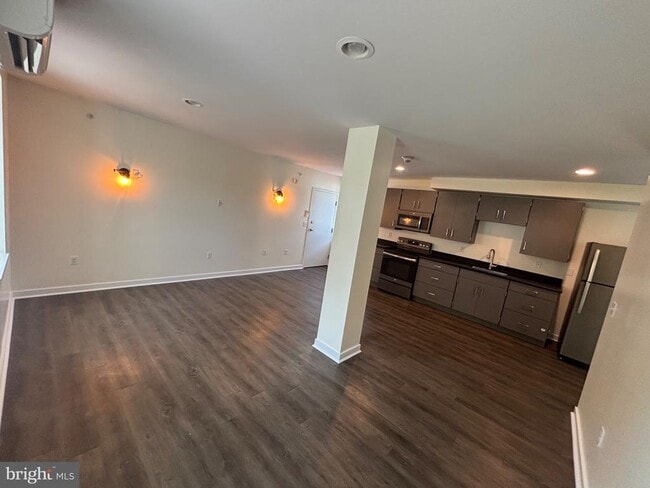 5 S Village Ave
