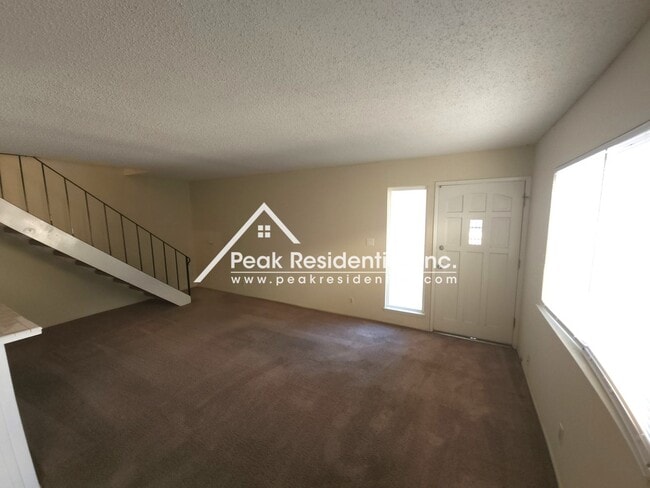 Photo - Spacious Rosemont Area 2bd/1ba Condo - Great Price!