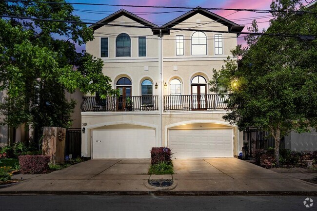 Building Photo - 2012 Hazard St Rental
