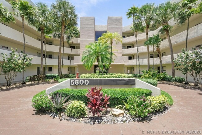 Building Photo - 5800 Camino Del Sol Unit 102