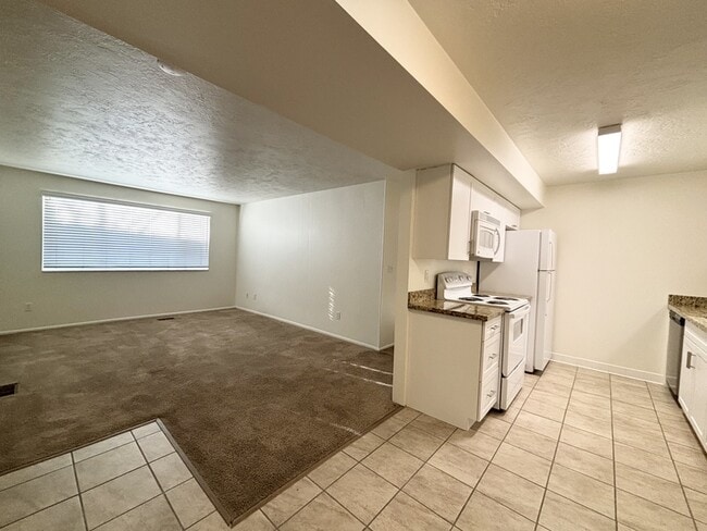 4768 S Bonair St Unidad 8