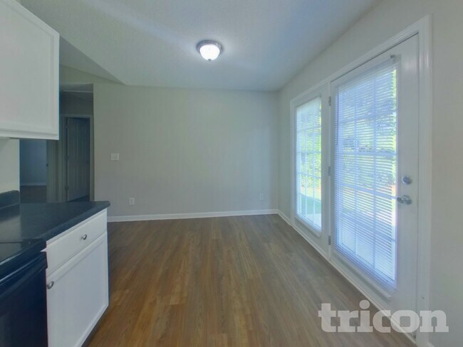 Photo - 113 E Panther Creek Rd