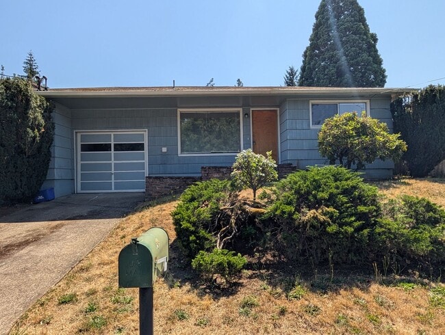 Photo - 690 E 39th Ave