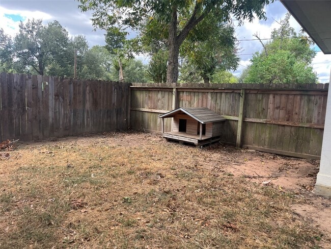 Photo - 1841 Caroline Ln