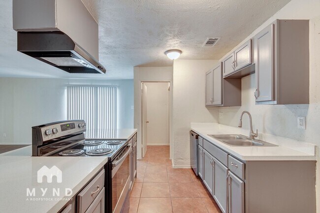 Photo - 3237 Chalmette Ct