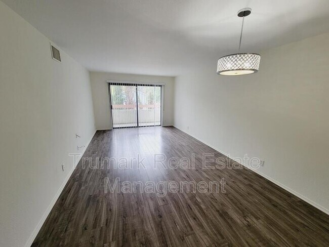 Photo - 7340 Foothill Blvd Unidad 2